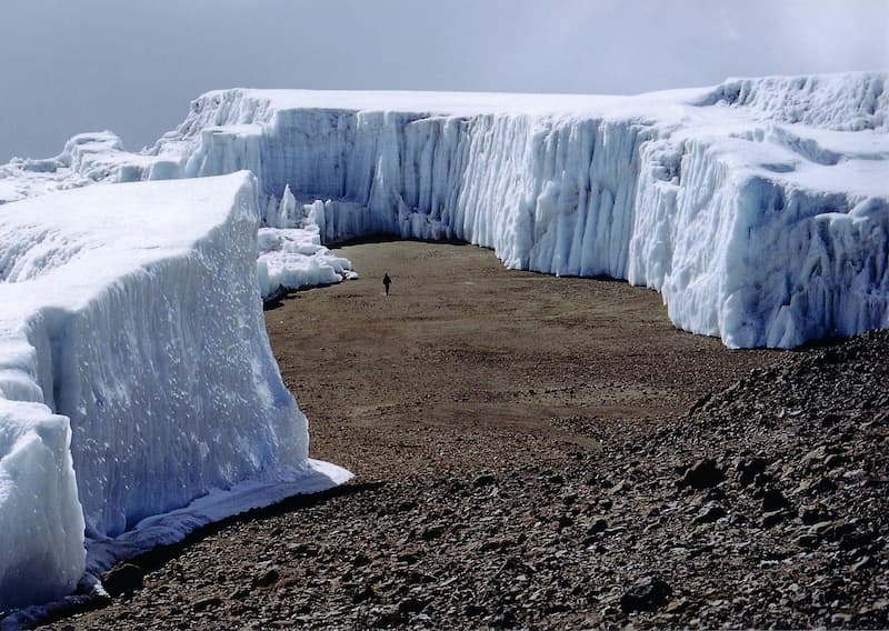 The-retreating-vertical-walls-of-the-Furtwangler-Glacier-in-hte-inner-crater-1